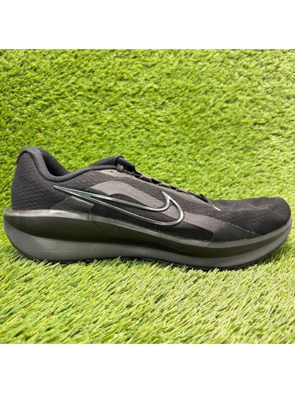 Nike Downshifter 13 Mens Size 13EE Black Athletic Running Walking Shoes Sneakers